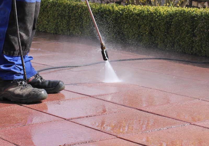 Pressure-cleaning